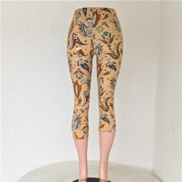 SOFT Fall Leaves Capri Leggings (NWT) - Picture 5 of 12